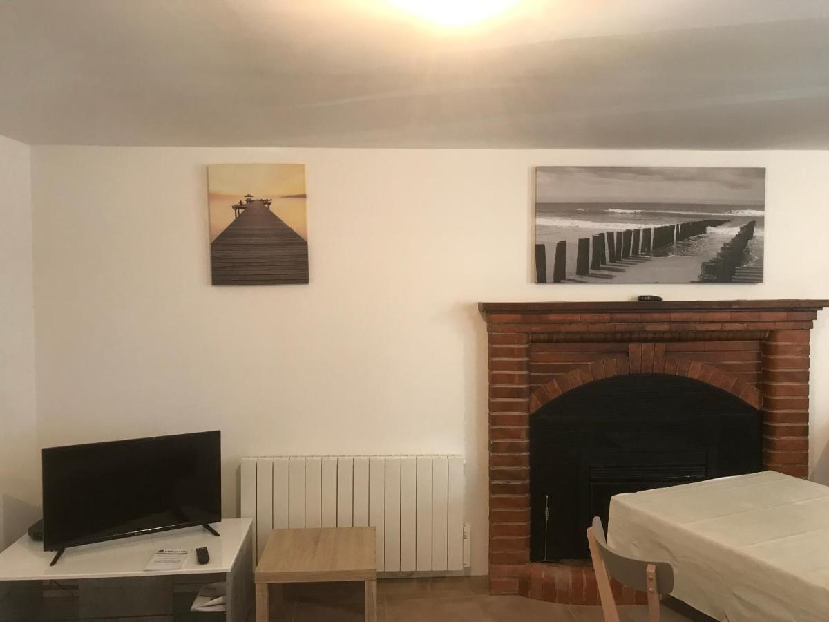 Hebergements Situes A 6 Kms Du Mont Saint Michel Tanis Exterior photo